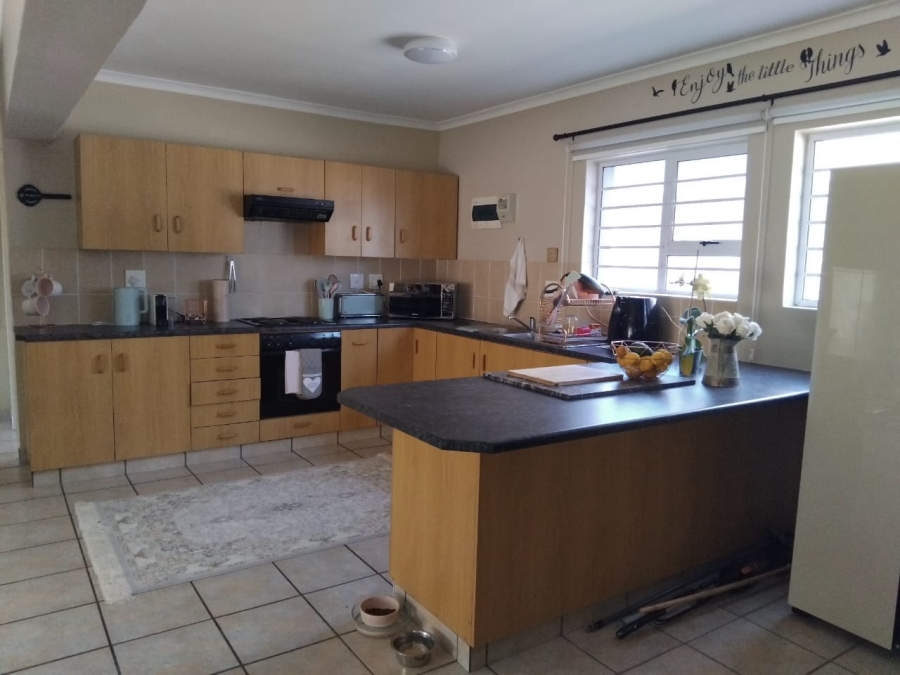 5 Bedroom Property for Sale in Myburgh Park Western Cape